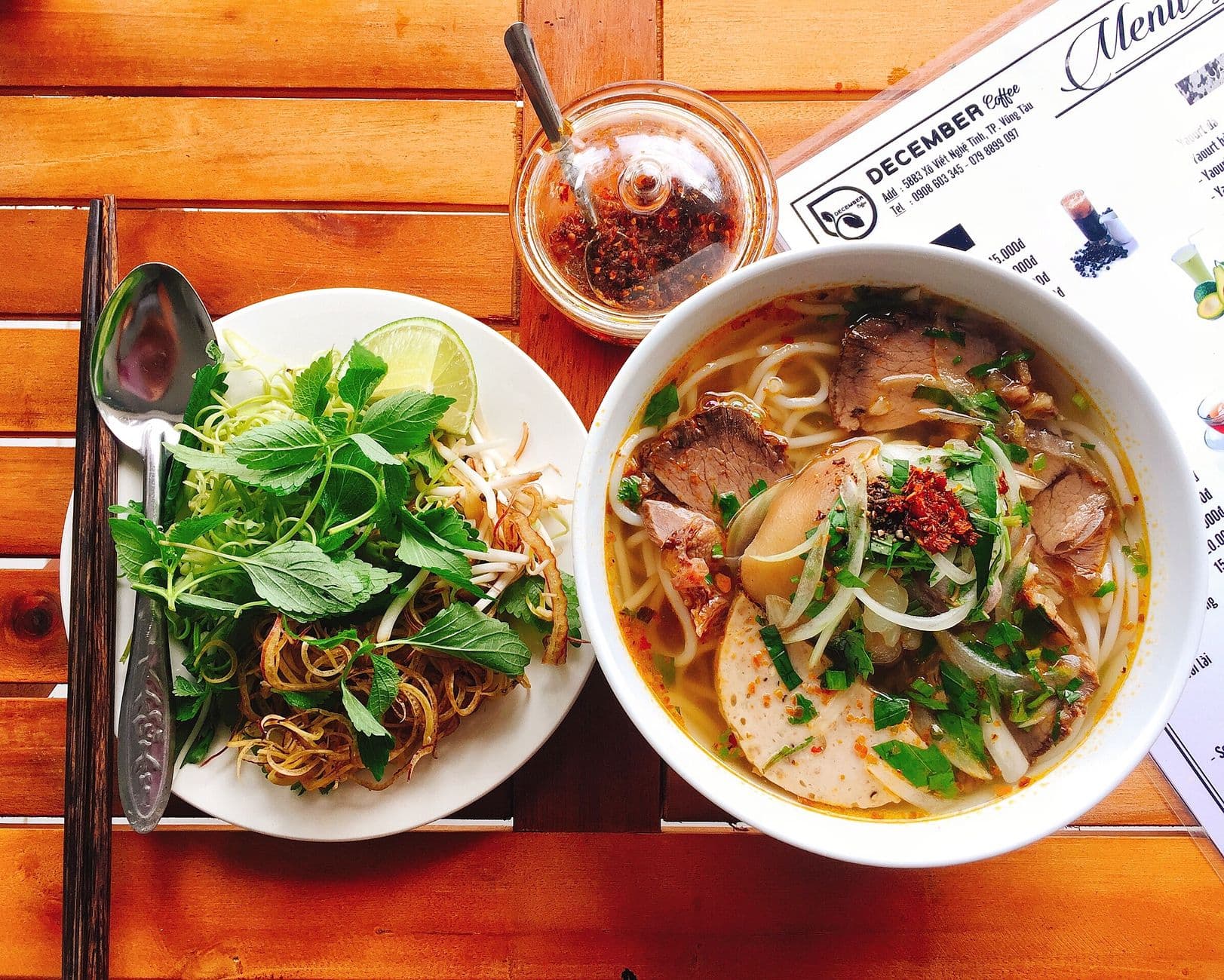 Pikantná polievka bún bò Huế (Bún bò Huế)
