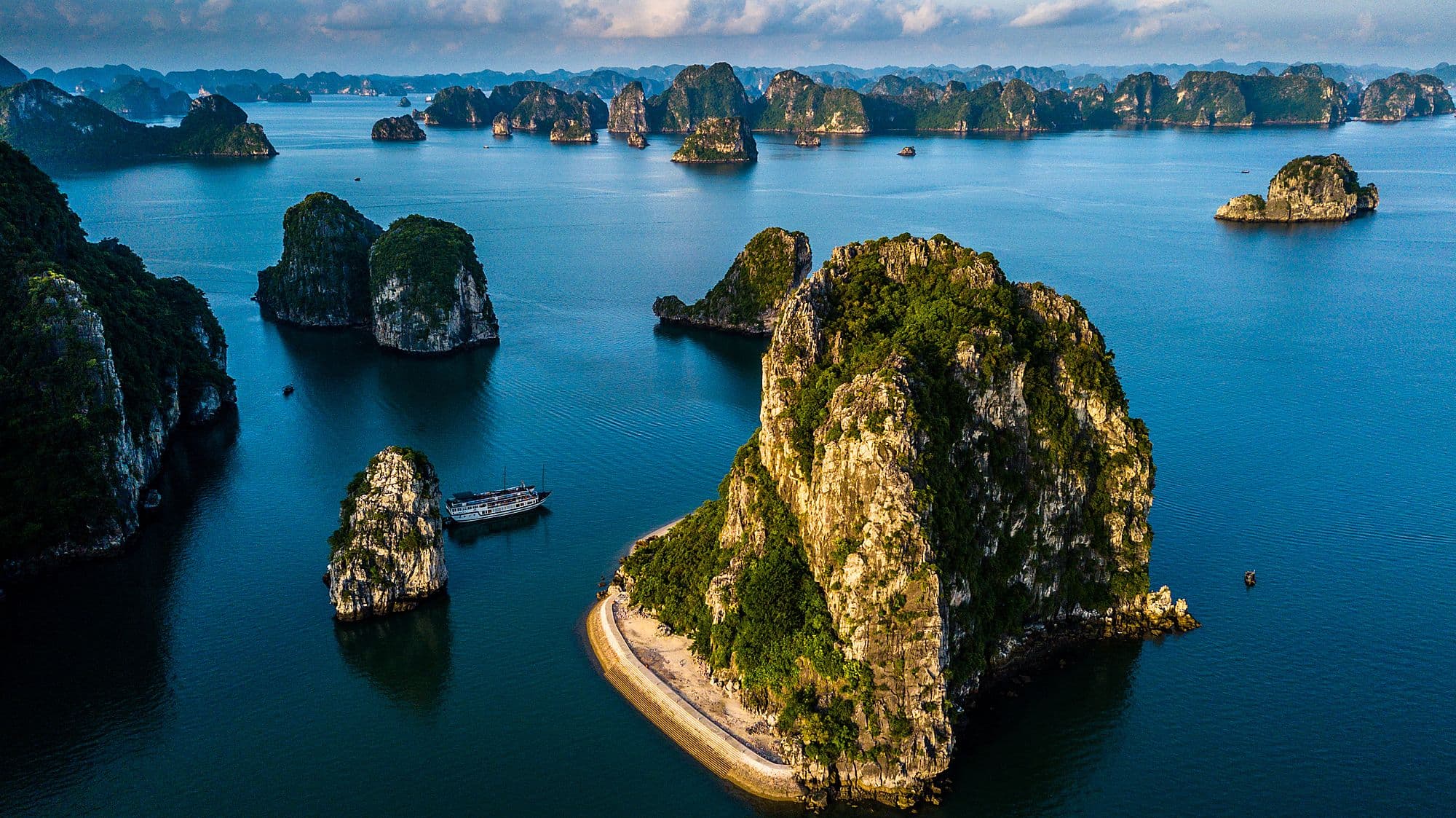 Zátoka Ha Long — UNESCO, Severný Vietnam